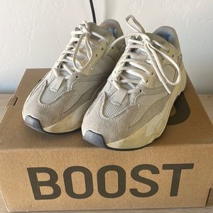 YEEZY BOOST 700 / ANALOG